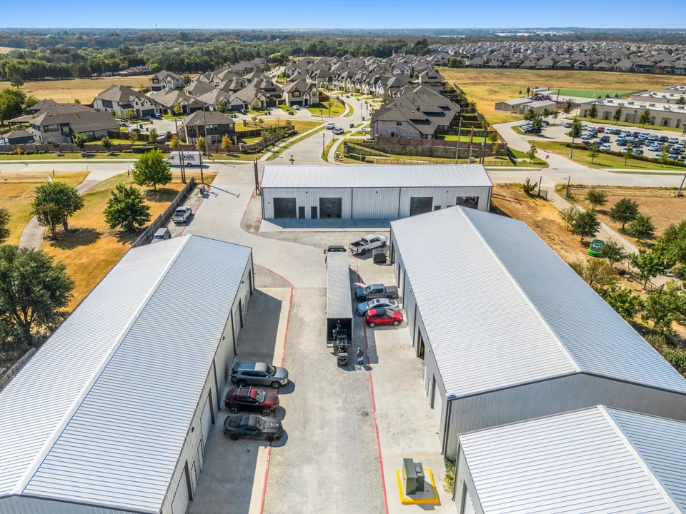 Melissa, Texas: partners’ cars along the drive aisle between two rows of bays