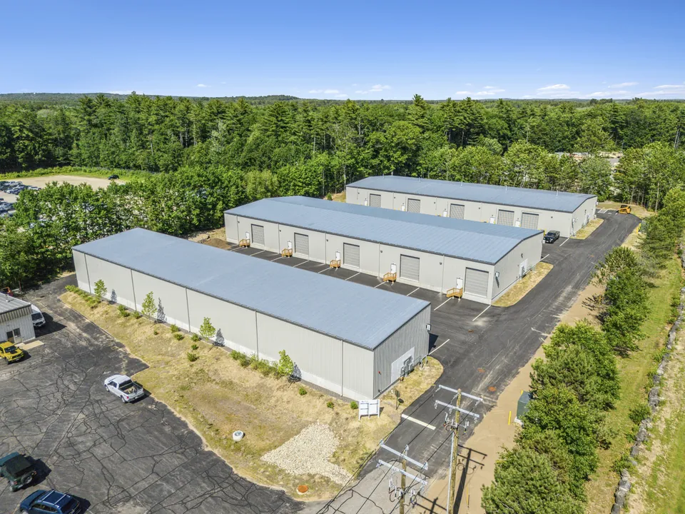 Somersworth, New Hampshire: three rows of drive-in bays